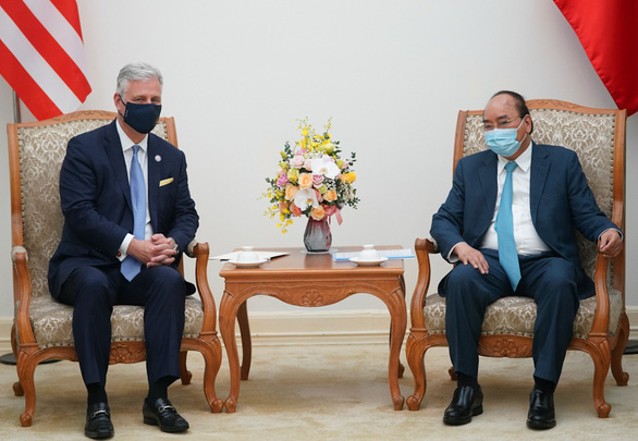 Tại buổi tiếp, Thủ tướng Nguyễn Xuân Phúc đặc biệt đánh giá cao việc Quốc hội Mỹ vừa thông qua ngân sách 20 triệu USD dành cho dự án tẩy độc sân bay Biên Hòa trong năm tài khóa sắp tới; nhấn mạnh cam kết của Mỹ hỗ trợ Việt Nam khắc phục hậu quả chiến tranh như tẩy độc các điểm nóng dioxin, hỗ trợ nạn nhân chất độc da cam, rà phá bom mìn, giám định hài cốt liệt sĩ Việt Nam... - Ảnh: VGP
