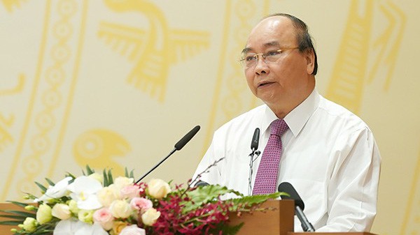 Đề cập trách nhiệm các bộ trưởng, Thủ tướng nhấn mạnh: "Nhiệm vụ của các đồng chí là làm thể chế, làm chính sách chứ không chỉ làm mấy việc cháy nhà, chết người".