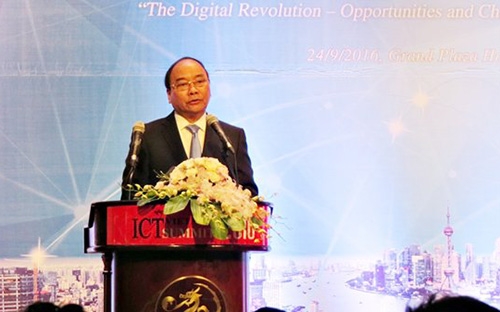 Thủ tướng Nguyễn Xuân Phúc phát biểu tại&nbsp;<span style="font-family: "Times New Roman"; font-size: 14.6667px;">Diễn đàn cấp cao công nghệ thông tin-truyền thông Việt Nam (Vietnam ICT Summit 2016), sáng 24/9.</span>