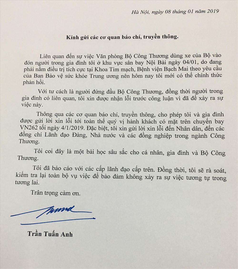 Bộ trưởng Công Thương xin lỗi vụ xe công đón người nhà - Ảnh 1.