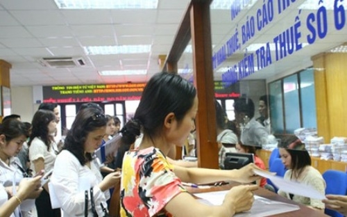 Hiện các quy định về thuế và hải quan đã có nhiều thay đổi, trong đó có 
thể tạo nên những khó khăn nhất định cho doanh nghiệp khi thực thi.