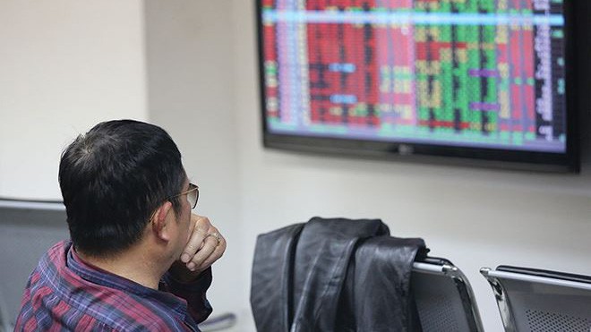 Nhiều doanh nghiệp đang niêm yết chậm công bố thông tin bị xử phạt về thuế.