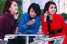 Nhu cầu mua thêm sim, thêm số của nhiều người để dùng trong dịp Tết đã kích thích lượng thuê bao di động tăng trưởng mạnh.