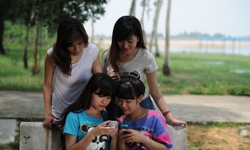 Thuê bao điện thoại tiếp tục “giật lùi”