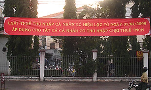 Xem xét giãn thuế thu nhập cho nhà đầu tư chứng khoán