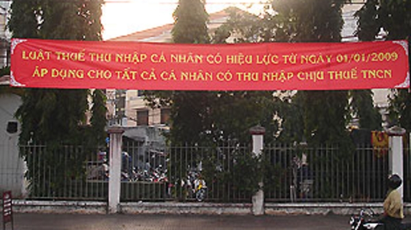 Xem xét giãn thuế thu nhập cho nhà đầu tư chứng khoán