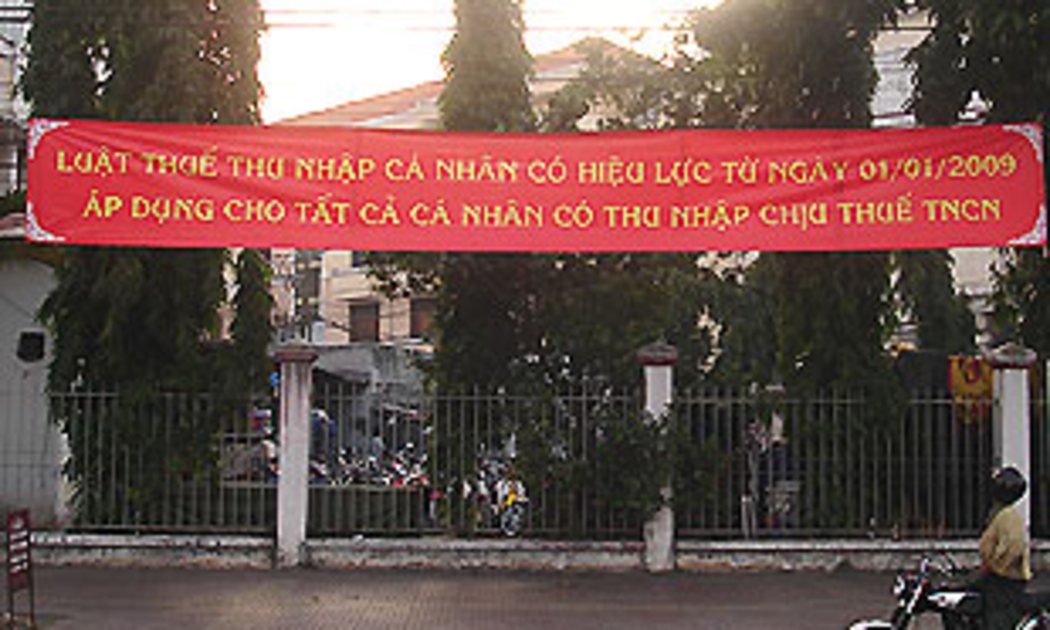 Có thể việc thực hiện Luật Thuế thu nhập cá nhân sẽ theo đúng lộ trình từ 1/1/2009 nhưng sẽ giảm, giãn thuế cho một số đối tượng khó khăn - Ảnh: Minh Đức.