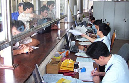 Nhiều cơ quan, công sở trên địa bàn Hà Nội sử dụng điện còn lãng phí.