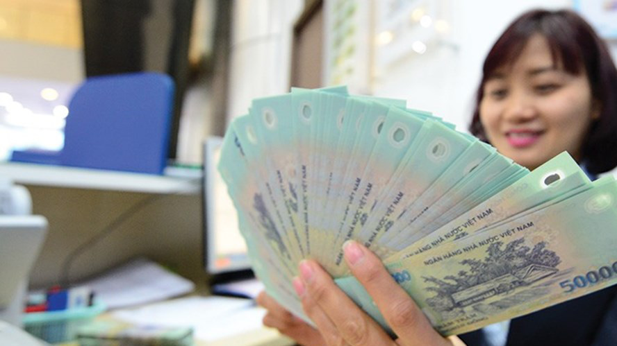 Người lao động vẫn thích nhận thưởng bằng tiền mặt thay vì các hiện vật khác. Ảnh minh họa. 