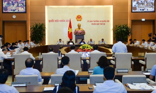 Lại lùi vô thời hạn... Luật Biểu tình