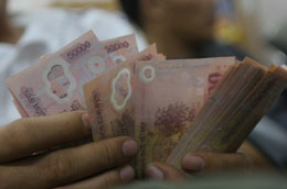 Nhiều doanh nghiệp đã công bố mức thưởng Tết năm nay cao hơn năm trước - Ảnh: Việt Tuấn.