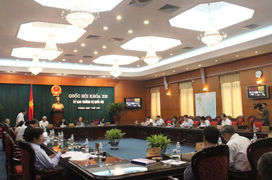 Ủy ban Thường vụ Quốc hội xem xét nhiều dự án luật trước khi trình Quốc hội.