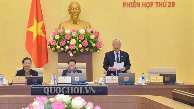Phó chủ tịch Quốc hội Uông Chu Lưu điều hành phiên thảo luận