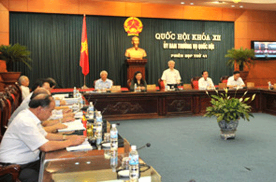 Tại phiên họp thứ 41, Ủy ban Thường vụ Quốc hội cho ý kiến về nhiều vấn đề kinh tế, xã hội, ngân sách 6 tháng đầu năm 2011.