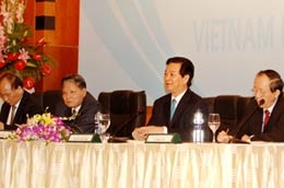 Thủ tướng cho biết, trước mắt, Chính phủ sẽ lựa chọn khoảng 50 luật sư trong nước đi đào tạo nước ngoài theo kinh phí của Nhà nước.