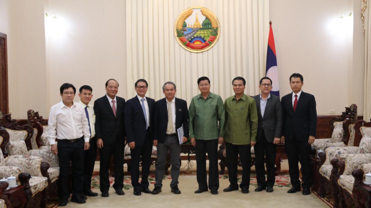 Qua nghe báo cáo của Chủ tịch HAGL và Chủ tịch Thaco, Thủ Tướng Lào đã chúc mừng ông Đoàn Nguyên Đức - HAGL may mắn hợp tác được với một Thaco vững mạnh đã giúp công ty vượt qua được giai đoạn khó khăn, HAGL tiếp tục phát triển sẽ giúp cho người lao động có công ăn việc làm và thay đổi nông nghiệp tại Lào.