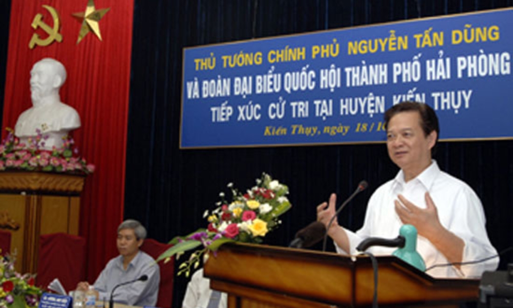 Thủ tướng Nguyễn Tấn Dũng phát biểu tại buổi tiếp xúc cử tri Hải Phòng - Ảnh: Chinhphu.vn