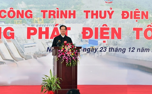 Thủ tướng Nguyễn Tấn Dũng tại lễ phát điện tổ máy số 1 thủy điện Lai Châu sáng 23/12.<br>