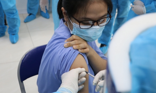 Gần 31.000 người đã tiêm vaccine Covid-19 AstraZeneca