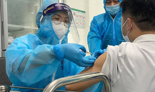 Hơn 24.000 người đã tiêm vaccine Covid-19 tại 12 địa phương