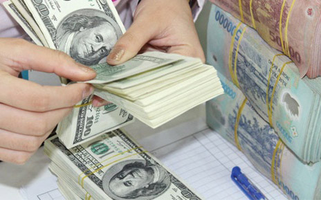 Dẫn số liệu từ Quỹ Tiền tệ Quốc tế (IMF), các tác giả nhấn mạnh, Việt Nam có mức nợ công/GDP cao hơn hẳn các nước trong ASEAN, gấp đôi nhiều nước và gấp rưỡi Thái Lan, nước có mức nợ công/GDP đứng sau Việt Nam. <br>