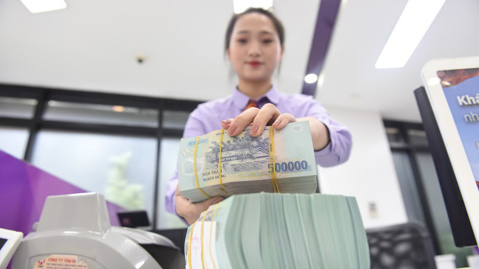 Lượng tiền lớn được bơm ròng lại thị trường - Ảnh: Quang Phúc