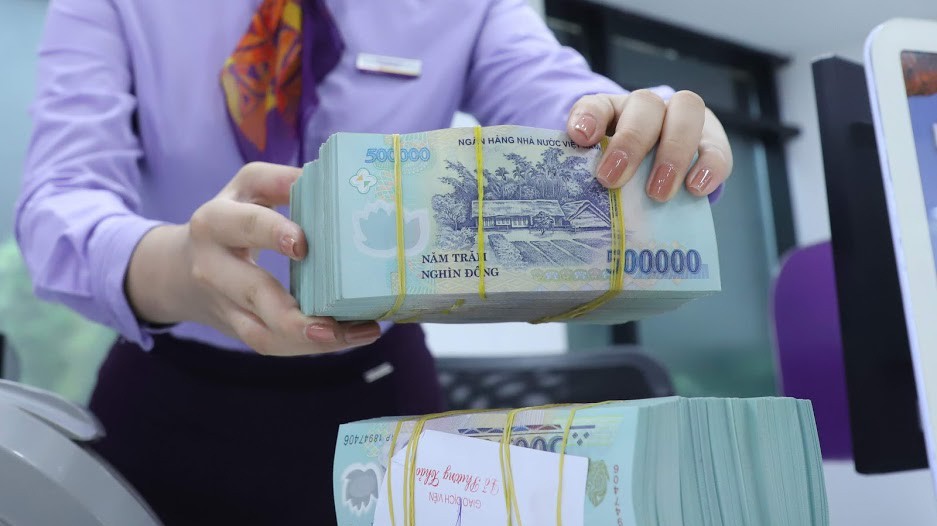 Do nguồn tiền dồi dào, lãi suất liên ngân hàng VND giảm cả 5 phiên trong tuần