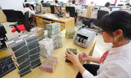 Hẹp cửa phát hành trái phiếu, doanh nghiệp rục rịch quay lại kênh tín dụng truyền thống