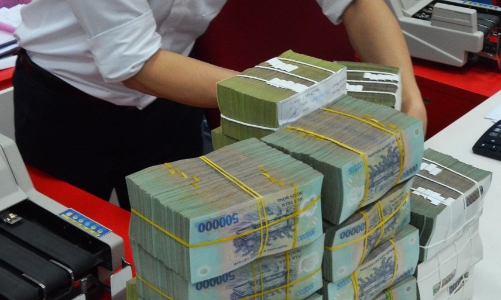 Đi ngược xu hướng, vì sao một số ngân hàng tăng lãi suất huy động?