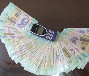 Tang vật một vụ vận chuyển tiền giả từ Lạng Sơn về Hà Nội - Ảnh: VnExpress.