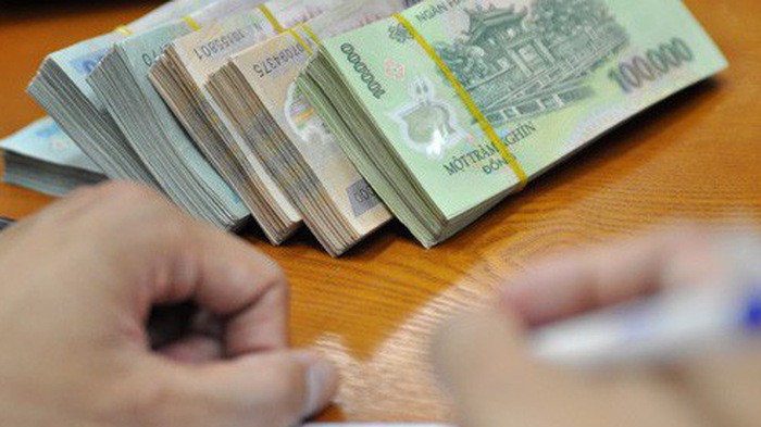 Người lao động thuộc hộ nghèo, người dân tộc thiểu số được vay với lãi suất bằng 50% vay vốn đối với hộ nghèo do Chính phủ quy định
