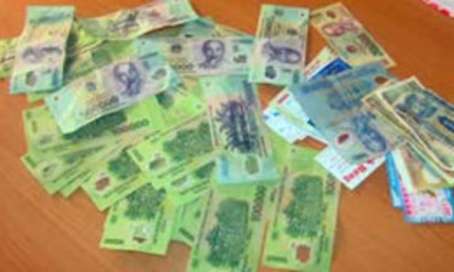 Lượng tiền giả polymer đã giảm mạnh