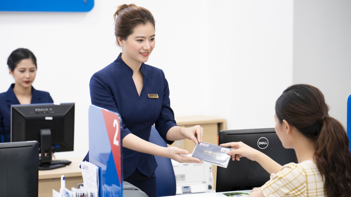 Gửi tiết kiệm vẫn được một số nhà đầu tư chọn lựa vì tính an toàn