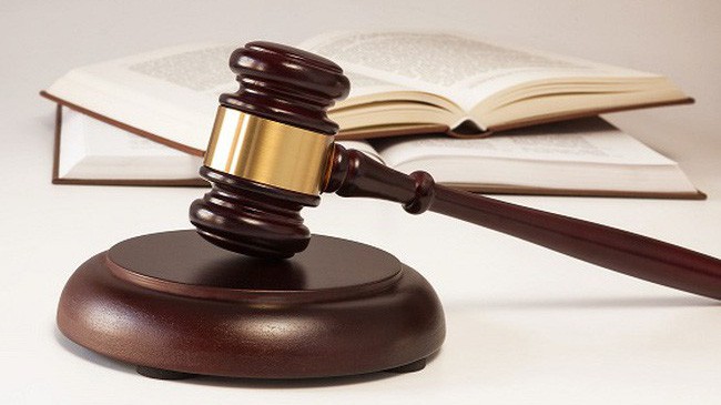 Ủy ban Chứng khoán Nhà nước ra quyêt định xử phạt vi phạm hành chính trong lĩnh vực chứng khoán và thị trường chứng khoán.