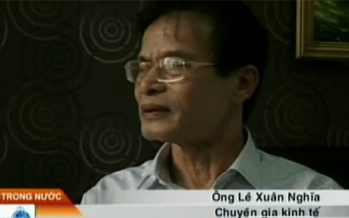 Trái với những đợt biến động tỷ giá trước đây, tại trung tâm mua bán ngoại tệ không chính thức lớn nhất ở Tp.HCM đã không còn cảnh người dân đổ xô đi mua khi ngoại tệ tăng giá<i> - Nguồn: VTV.</i>