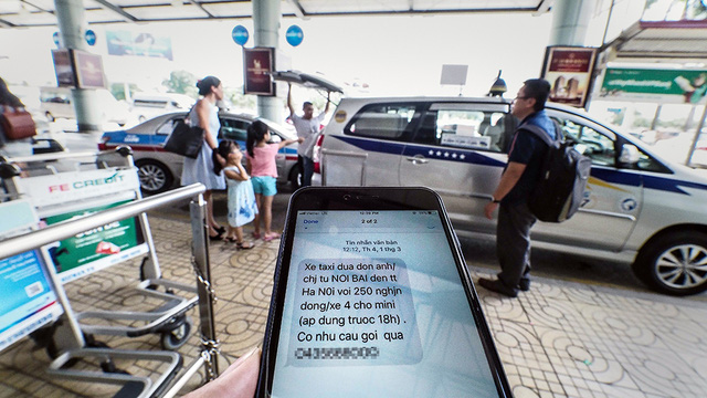 Tin nhắn mời hành khách tàu bay đi taxi.