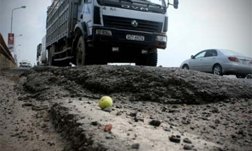 Vay vốn JICA vá mặt cầu Thăng Long