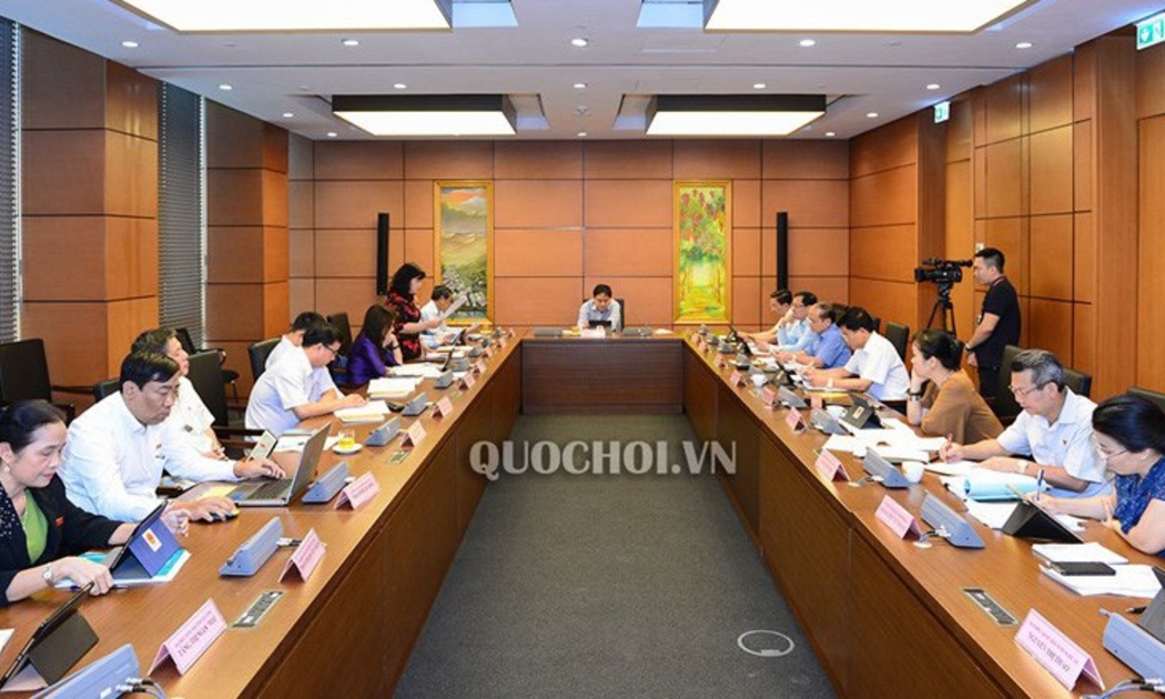Khi thảo luận tại tổ, nhiều đại biểu băn khoăn về đề xuất tăng tuổi nghỉ hưu.