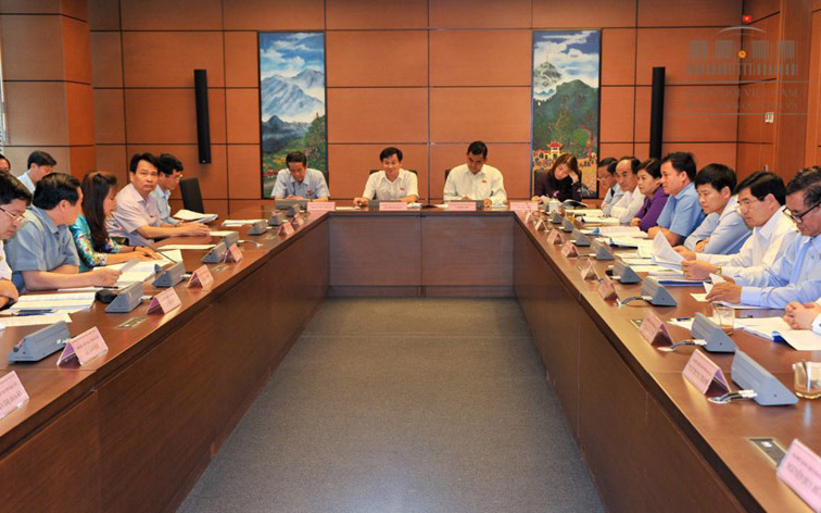 Một phiên thảo luận tổ của Quốc hội.