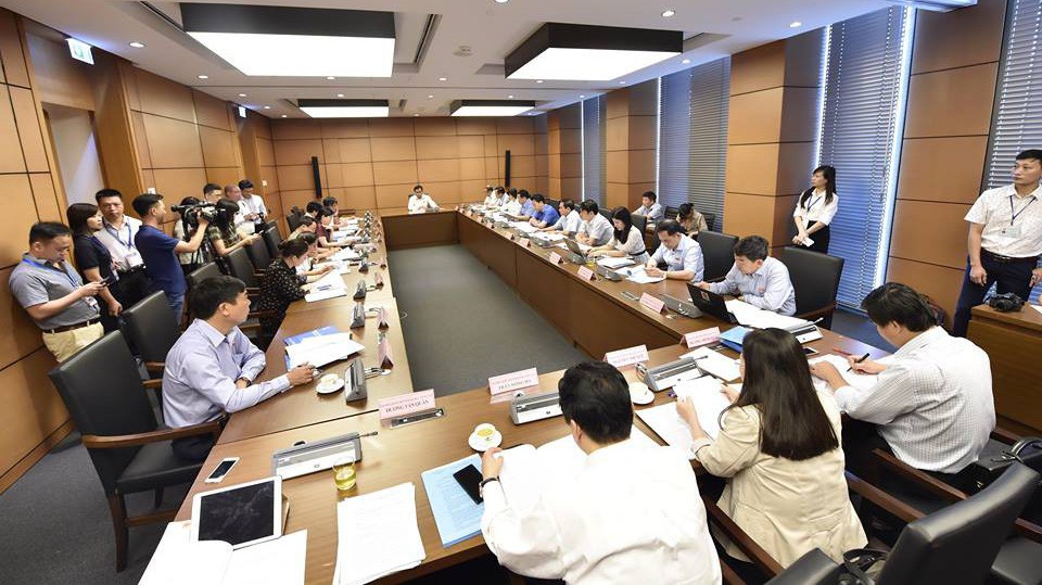 Phiên thảo luận tổ 16 sáng 22/5.