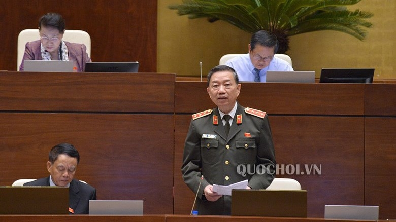 Bộ trưởng Bộ Công an Tô Lâm giải trình ý kiến đại biểu.