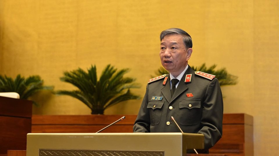Bộ trưởng Bộ Công an Tô Lâm trình bày báo cáo - Ảnh: Quang Phúc