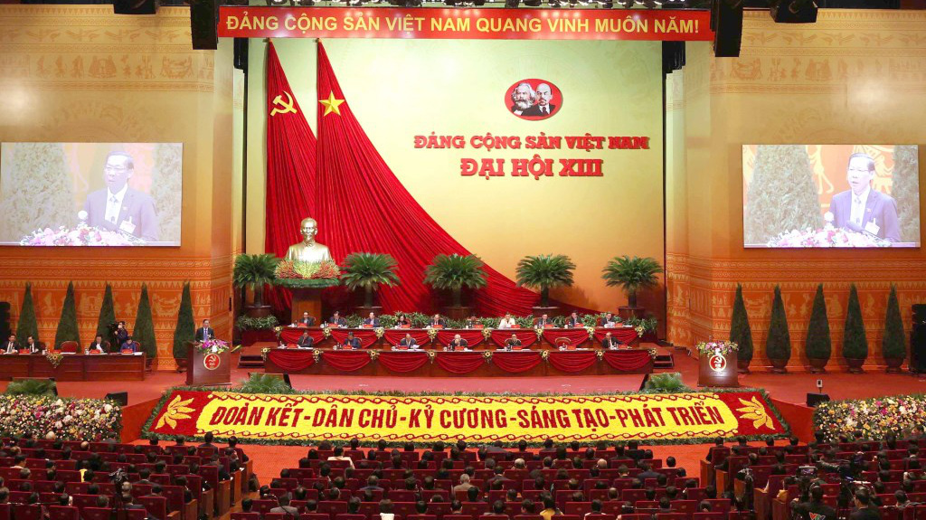 Ngày 28/1, đại biểu dự Đại hội XIII của Đảng  làm việc tại hội trường, tiếp tục thảo luận các văn kiện Đại hội.