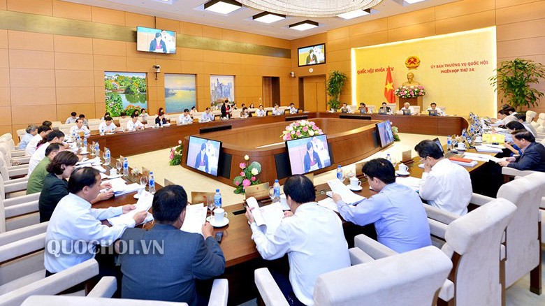 Toàn cảnh phiên họp sáng 9/5 của Uỷ ban Thường vụ Quốc hội.