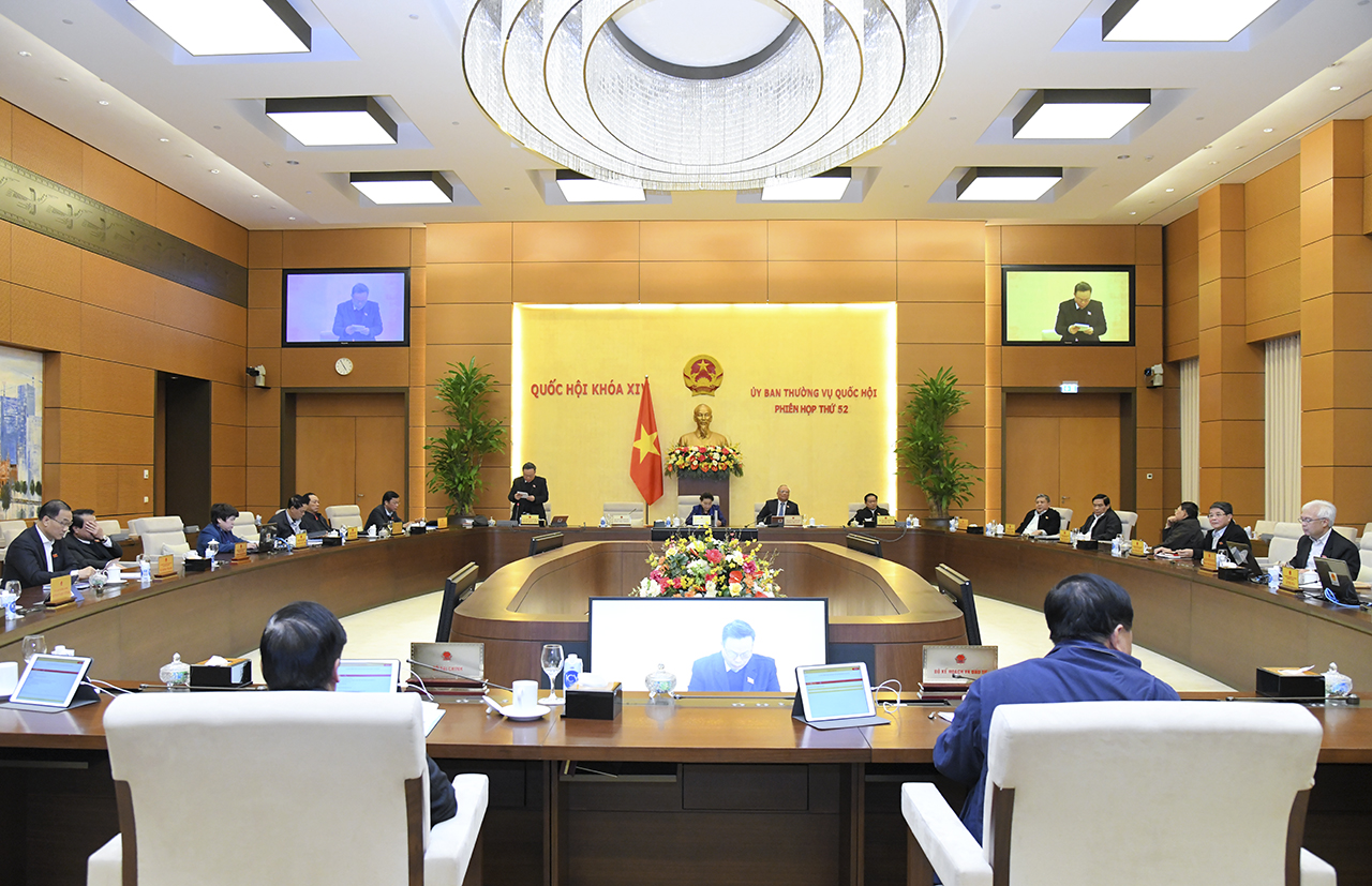 Uỷ ban Thường vụ Quốc hội nghe Chính phủ báo cáo về việc áp dụng khoản 22 Điều 4 của Luật Đầu tư công số 39/2019/QH14 - Ảnh: Quochoi.vn