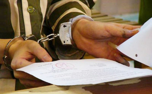 Cử tri cho rằng cần xem xét lại quy định người phạm tội tham nhũng có thể nộp tiền thay án tử hình.<br>