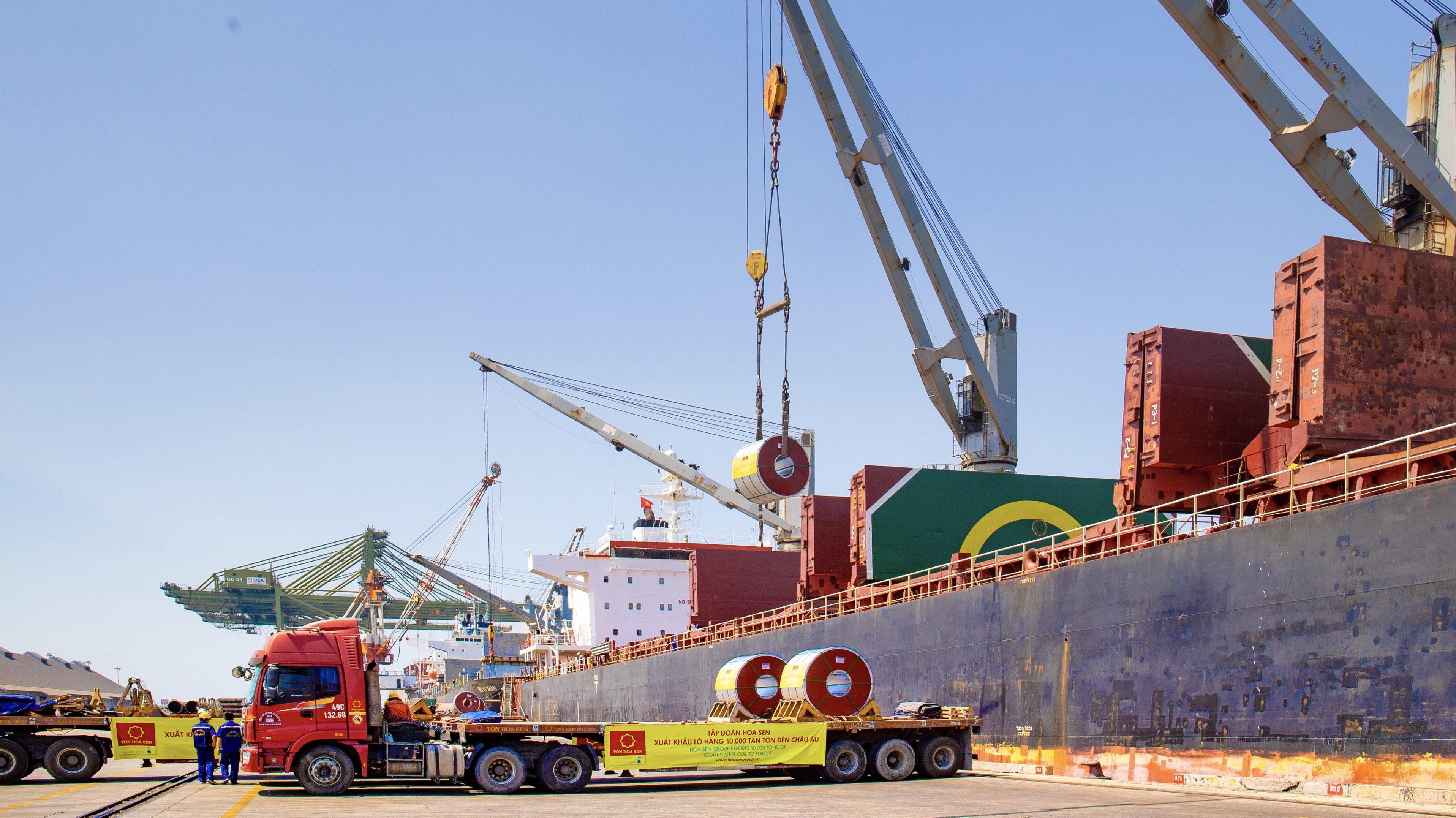 Xuất khẩu là một trong hai kênh bán hàng chủ lực đóng góp lớn vào sự phát triển của HSG.