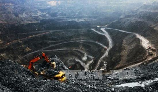 TKV kiến nghị Chính phủ chỉ đạo EVN và Petro Vietnam chưa mua than của các đơn vị ngoài TKV và Tổng công ty Đông Bắc trong năm 2017.<br>
