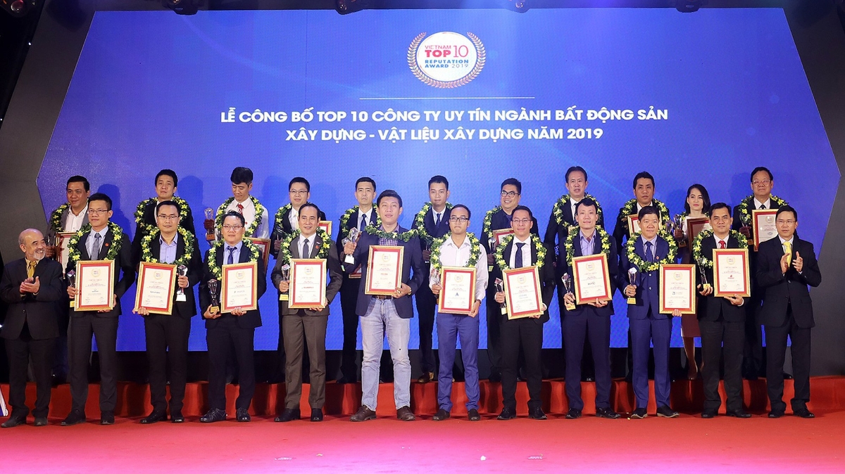 Nam Long giữ vững danh hiệu "Top 10 Chủ đầu tư bất động sản uy tín năm 2019" - top những doanh nghiệp dẫn đầu ngành bất động sản.