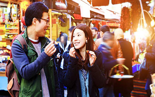 Very Local Trip giúp và cùng du khách trải nghiệm văn hoá địa phương theo cách họ muốn - Ảnh: Getty Images.